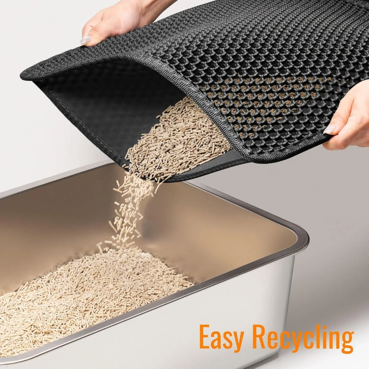 Foldable cat litter mat allowing trapped litter to be poured back